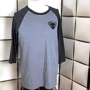Oakley tshirt  
